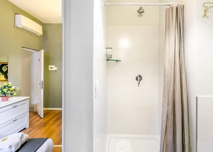 Amoroma Bed & Breakfast 3*